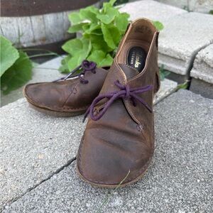 CLARKS ARTISAN WOMEN’S LEATHER LACE-UP SHOES SIZE 6.5 US - brown, purple stitch